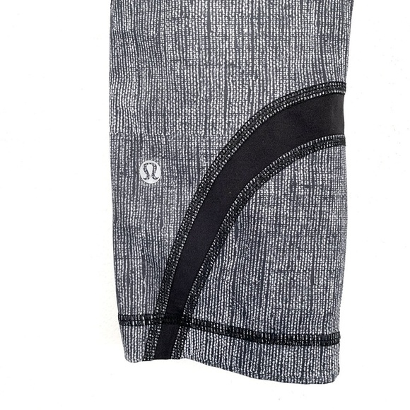 Lululemon Run: Inspire Crop II *All Luxtreme Burlap Texture Black Dune / Black 8 - Picture 9 of 12